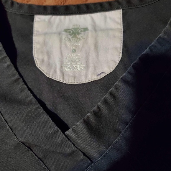 MED Couture scrub top - Picture 3 of 3